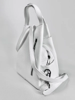 Женская сумка-рюкзак из натуральной кожи белого цвета