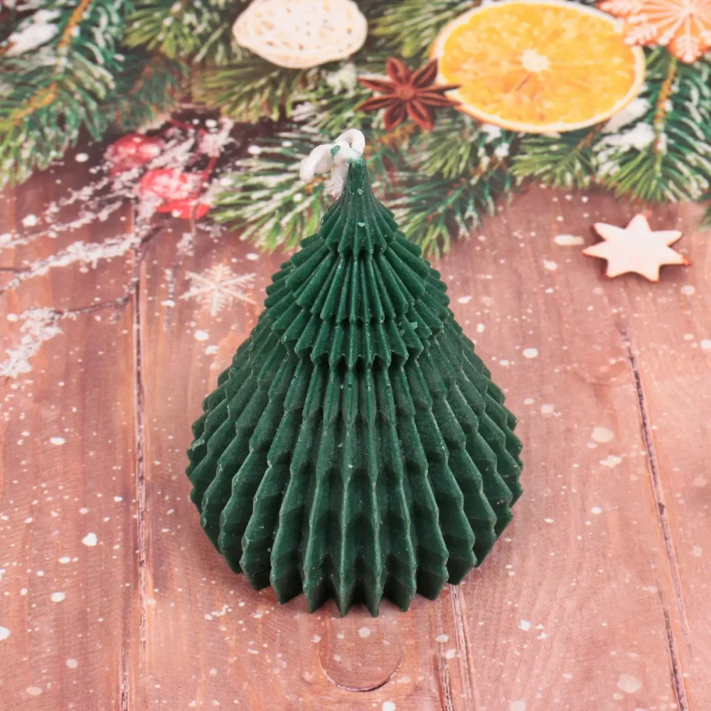 Свеча «Лесная красавица» 11*7 см (120 гр), Зеленый (упаковка 8*8*14,5 см)