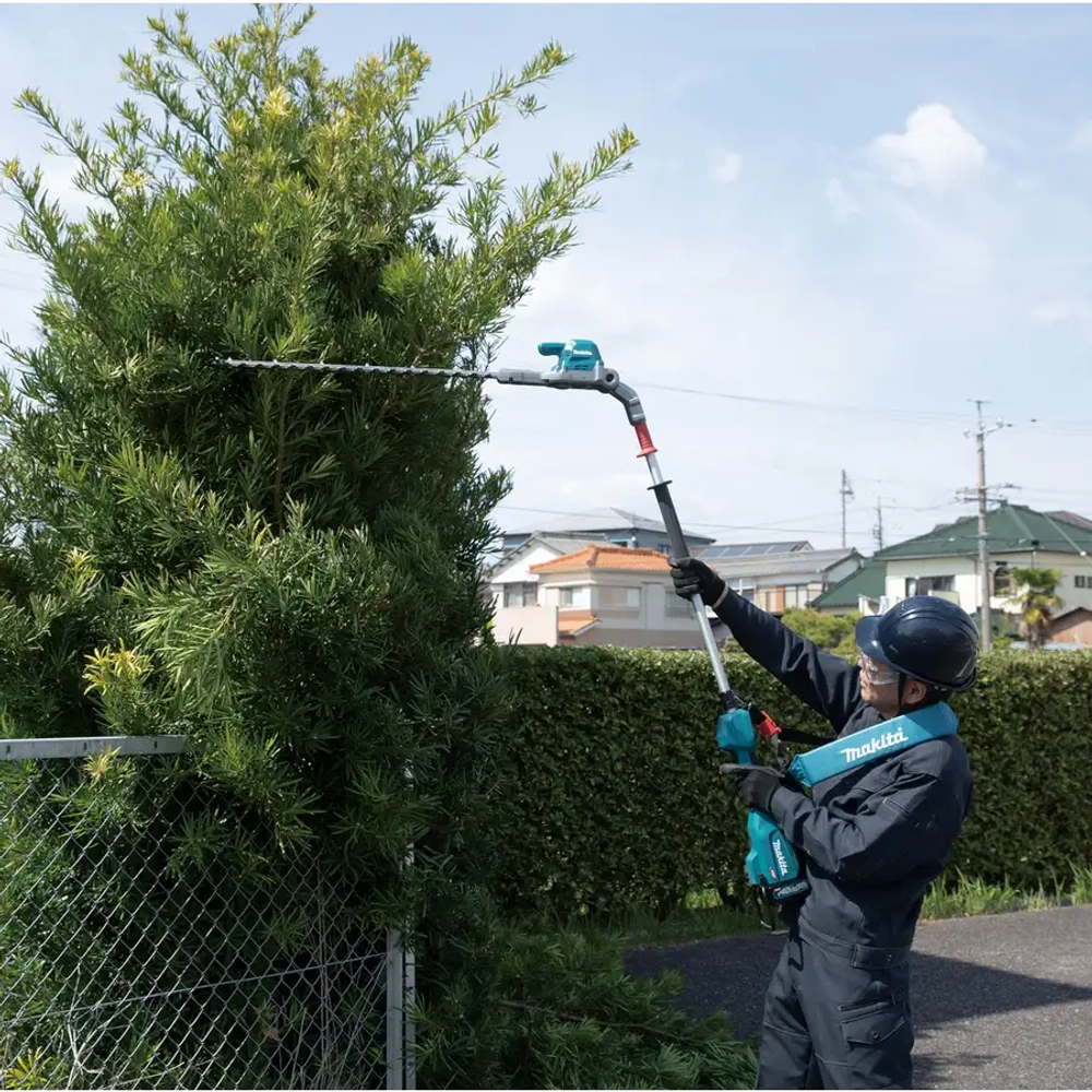 Аккумуляторный штанговый кусторез Makita UN001GZ