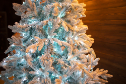 Искусственная елка Россо с лампочками, заснеженная 1,5 м. комби