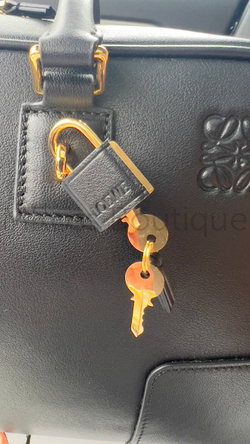 Сумка Loewe Amazona 28 из телячьей кожи наппа черная