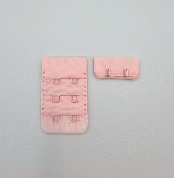 Застёжка тканевая на 2 крючка светло-розовая 3,2*5 см (Pantone 12-1706 TPG)