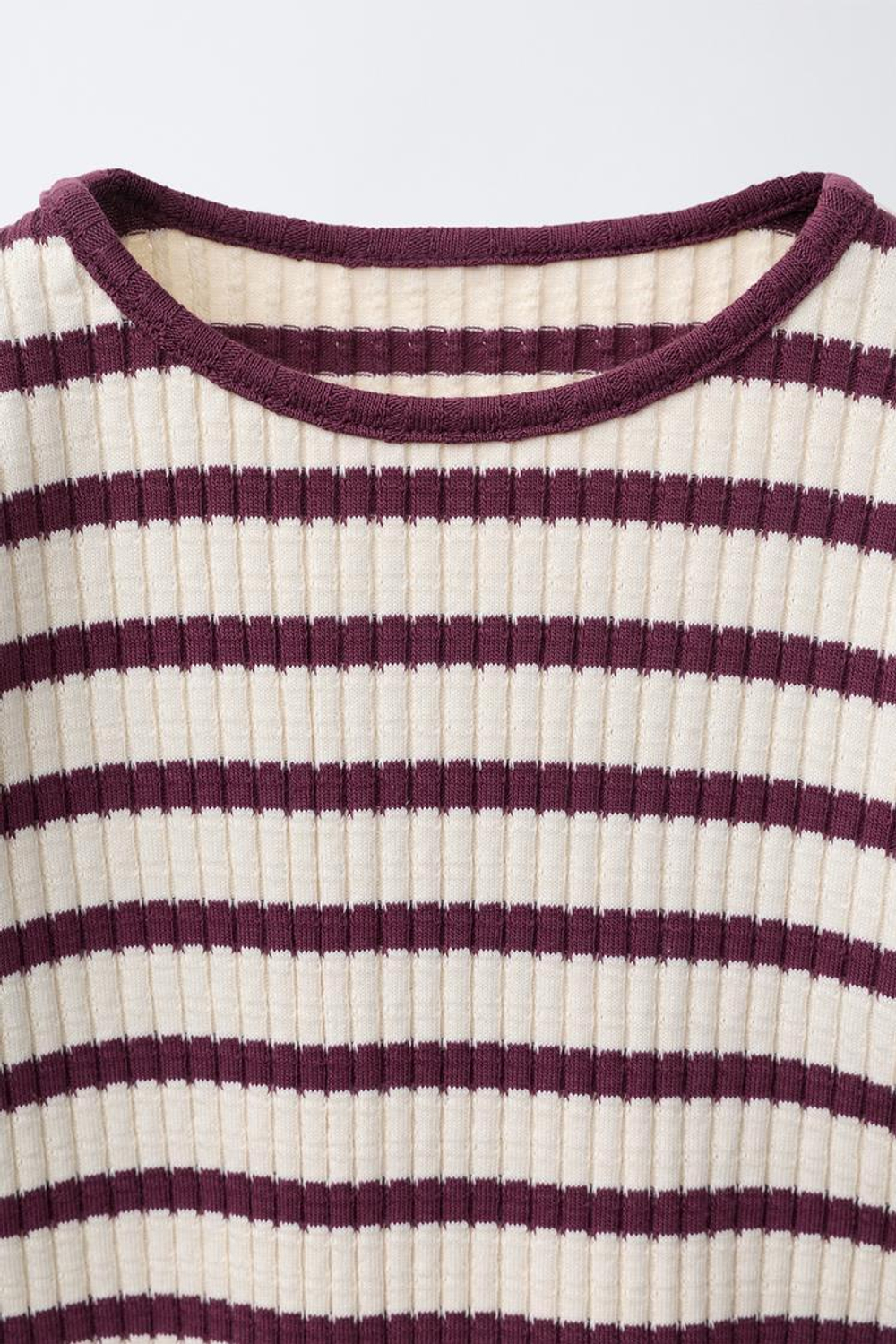 ZARA КОМПЛЕКТ ИЗ ФУТБОЛКИ И РАСКЛЕШЕННЫХ ЛЕГИНСОВ В РУБЧИК В ПОЛОСКУ, БУРГУНДИ