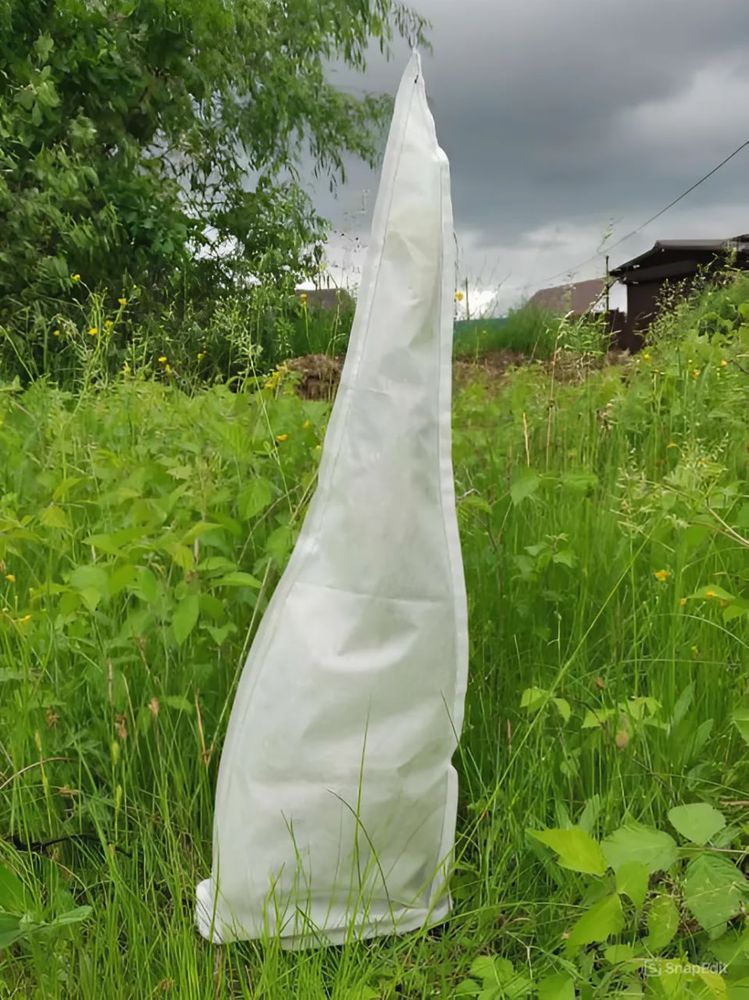 Укрытие на зиму (чехол-конус) для роз и кустарников (для туи) высота 830 мм основание 350 мм на шнурке,укр.матер.плотн.60г/м2 с СУФ