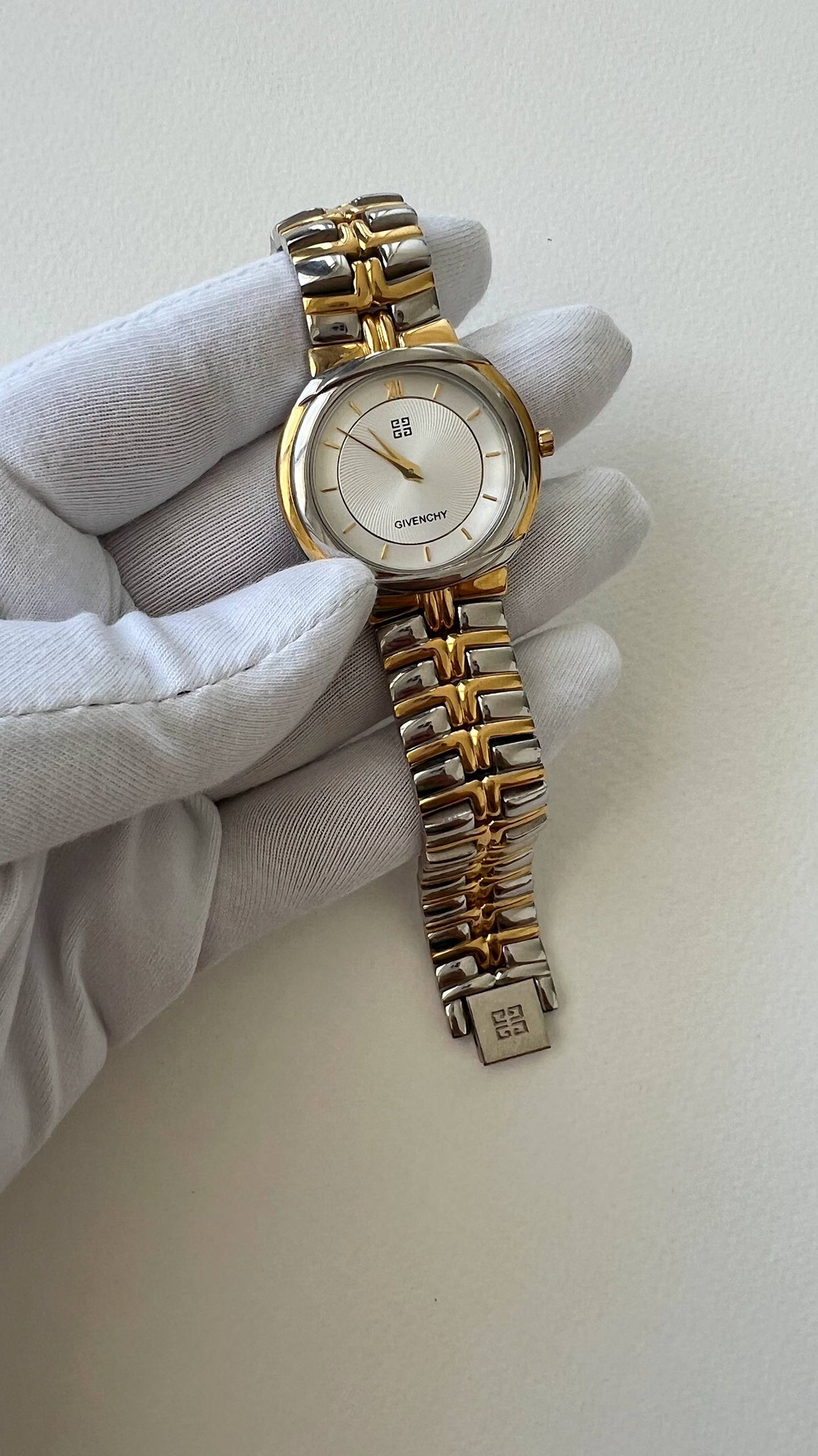 Часы Givenchy
