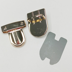 Замок-защелка на зажимах 42*50 Золото