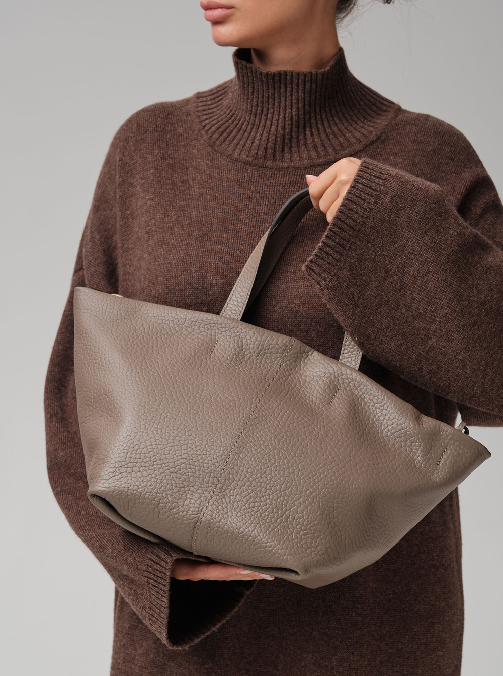 Кожаная сумка Azaro 31355 тауп