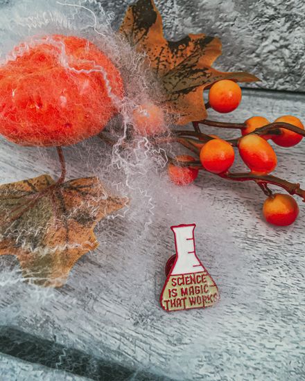 Значок металлический на одежду/Пин.  Science