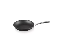 Le Creuset - Сковорода PRO с антипригарным покрытием, алюминий, 22 см / артикул   51112220010002  / GTIN 630870272940