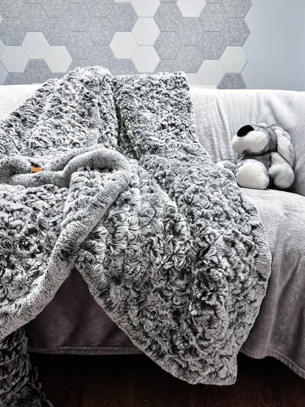 "Вязаный" плед из натурального меха рекс 240*220 см (серый сноутоп, окрас меха в два тона)