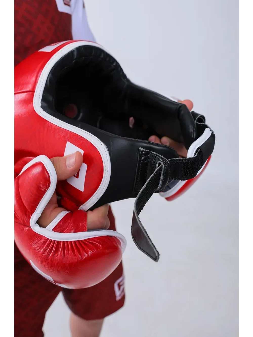 Соревновательный аккредитованный кожаный шлем