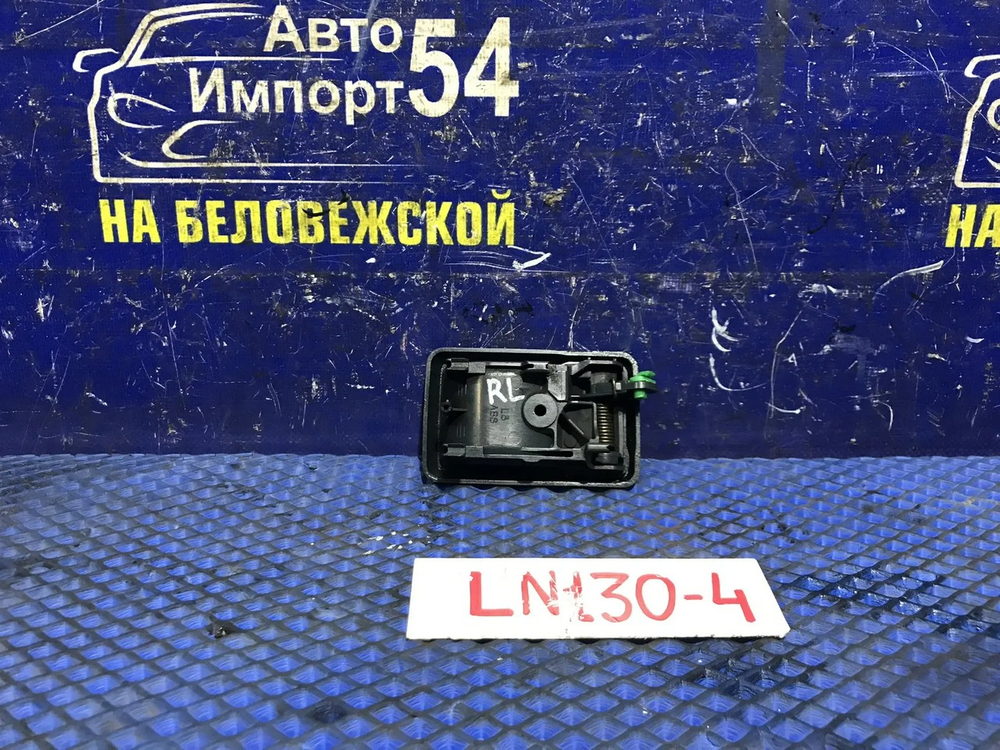 Ручка двери задней левой салонная TOYOTA HILUX SURF 1992