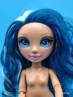 Кукла Rainbow High Winter Break SKYLER