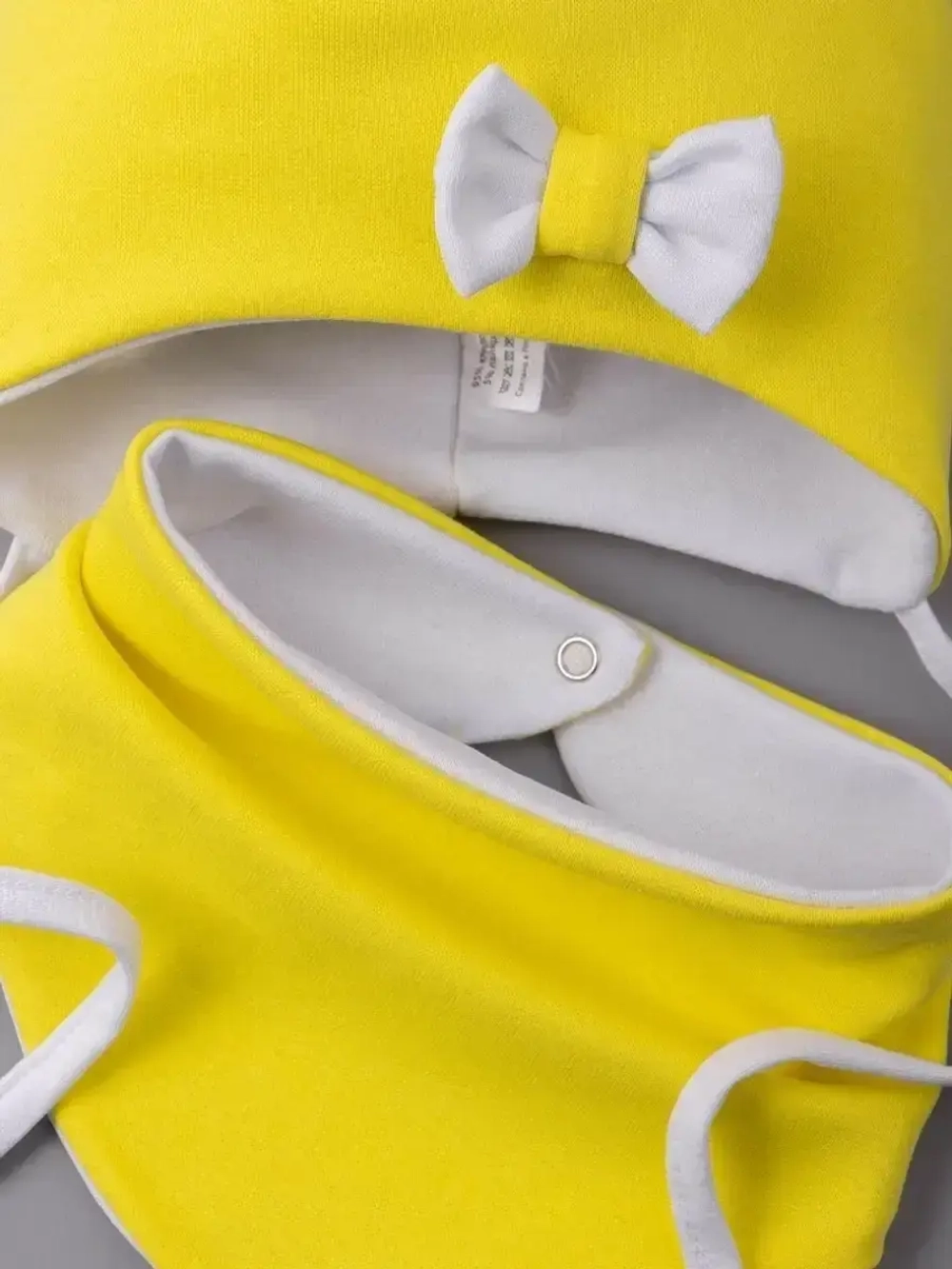 Шапка для девочки с ушками осенняя и снуд