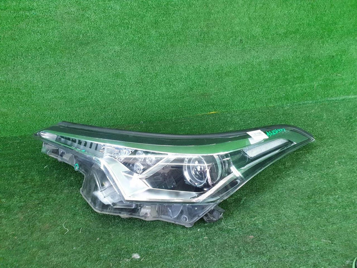 Фара левая Toyota C-HR (2016-2019) галоген