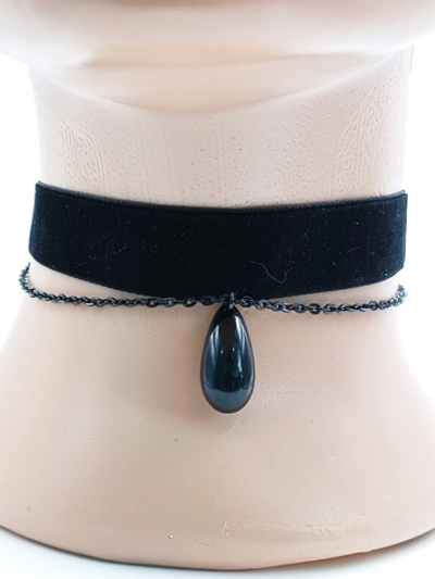 Черный велюровый чокер с подвеской и цепочкой