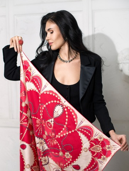 Платок «Жемчуг всегда прав» рубиновый