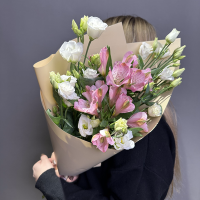 Букет "Монки" (Альстромерии, Белая эустома)