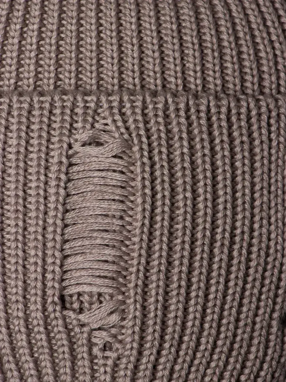 Шапка женская на осень рваная