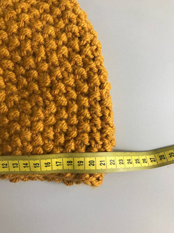 Шапка осеннего цвета