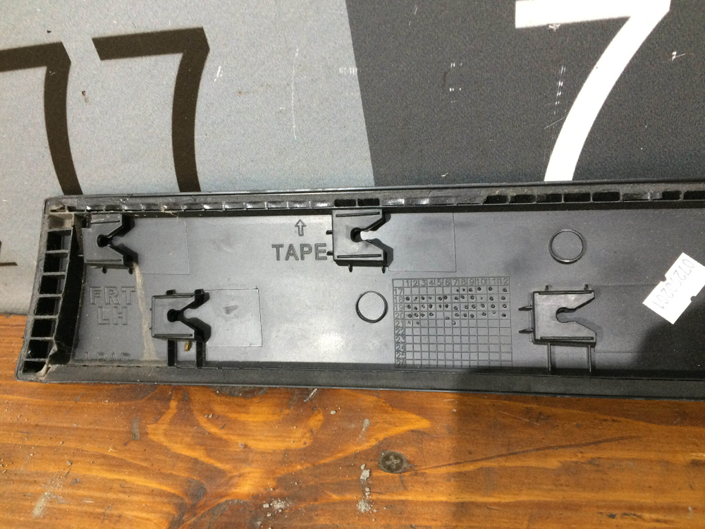 Накладка двери передней левой Kia Rio 4 X-Line 17-нв Б/У Оригинал 87713H0500