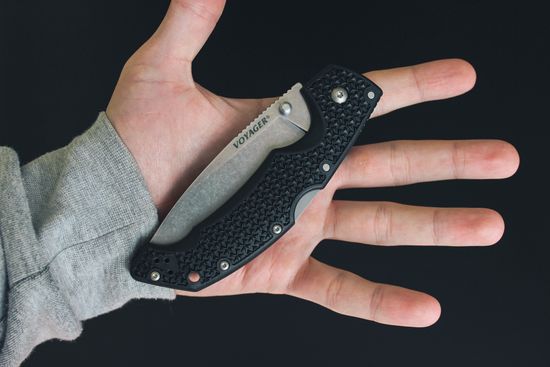 Складной нож Cold Steel 29AB Voyager Large Drop Plain Edge c клинком из стали AUS-10A, рукоять Grivory (Griv-Ex)