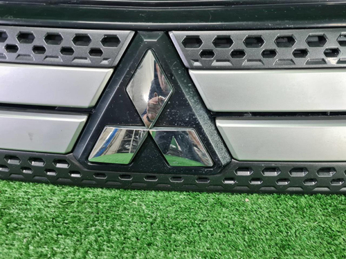 Решетка радиатора Mitsubishi Outlander 3 2018-н.в.