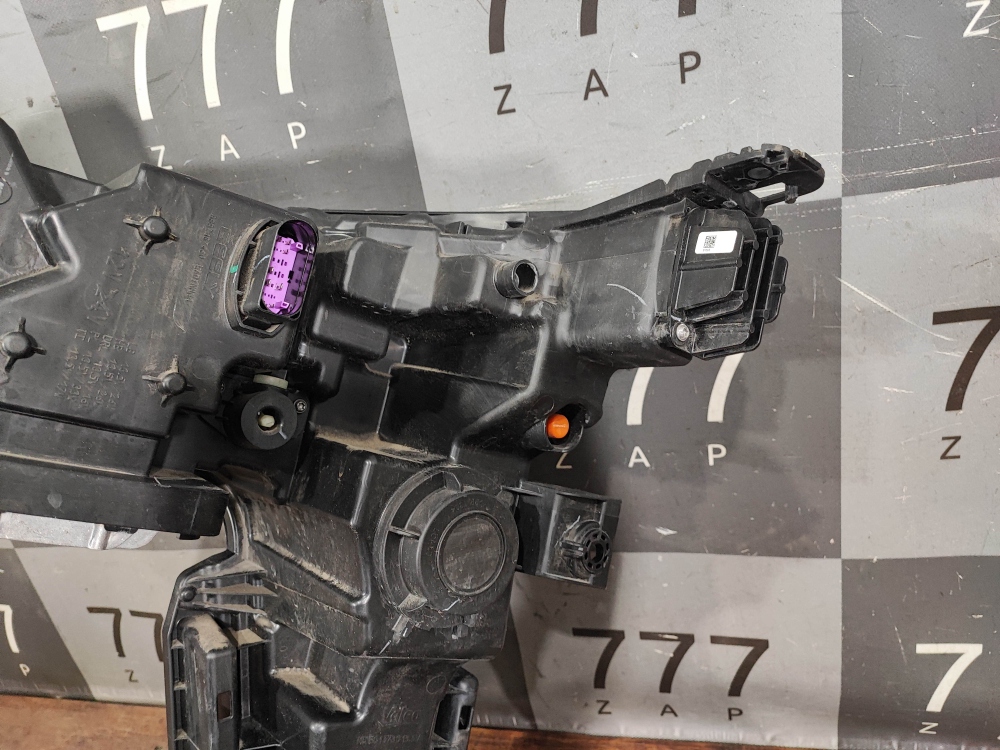 Фара правая LED Geely Atlas 2 23-нв Б/У Оригинал 7051051200