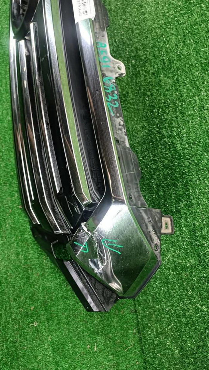 Решетка радиатора Toyota Land Cruiser 200 (2015-2021)