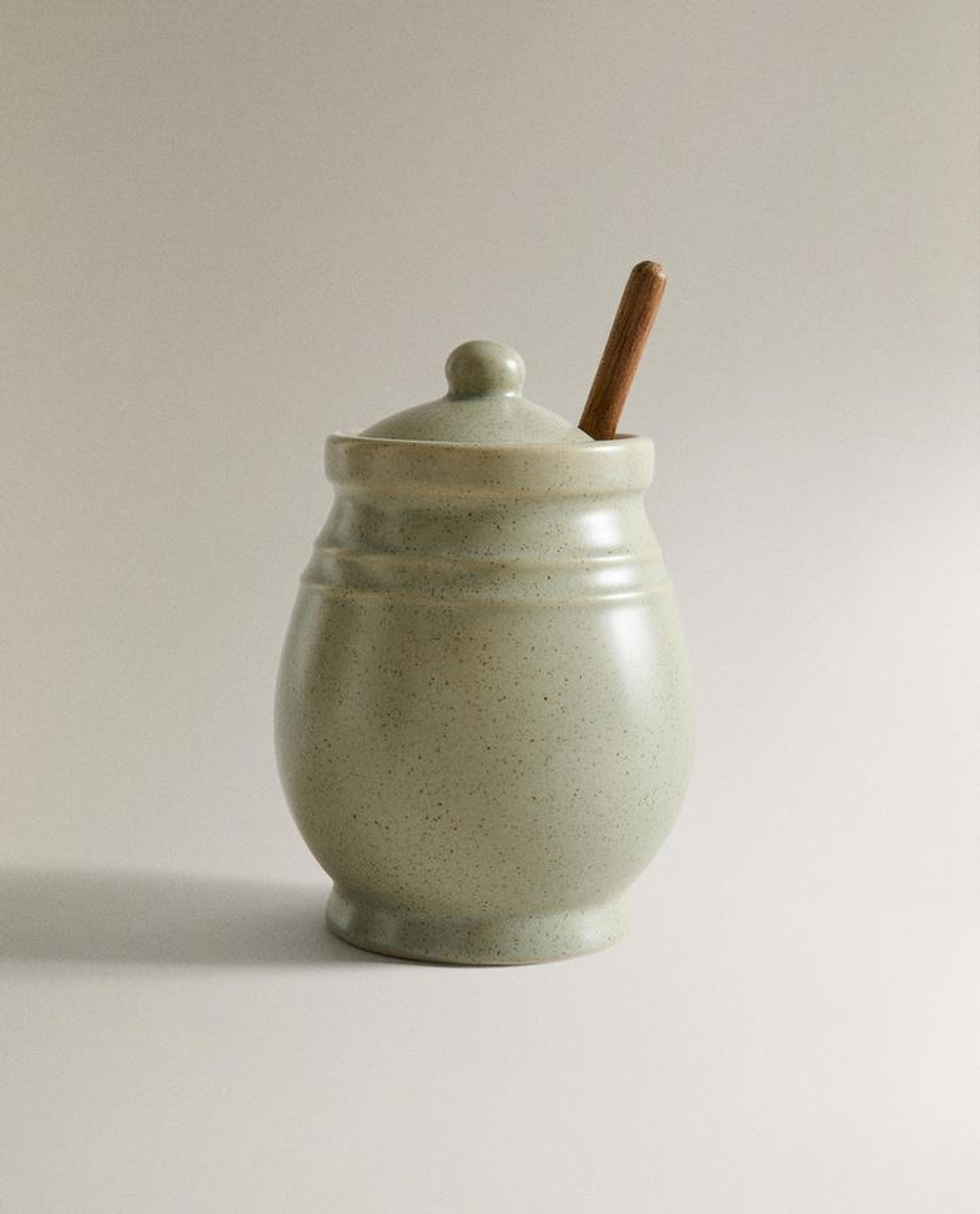 ZARA HOME КЕРАМИЧЕСКИЙ ГОРШОЧЕК ДЛЯ МЕДА С ЛОЖКОЙ, ЗЕЛЕНЫЙ
