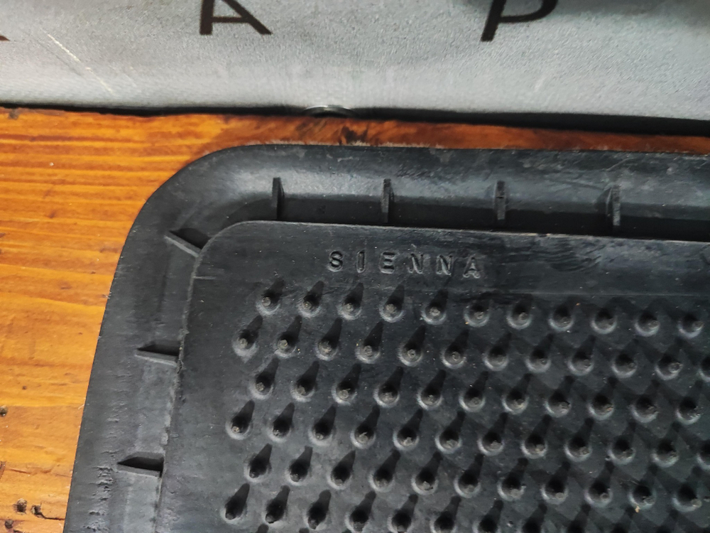 Коврик заднего ряда салона Toyota Sienna 1 02-03 Б/У Оригинал PT2080802101