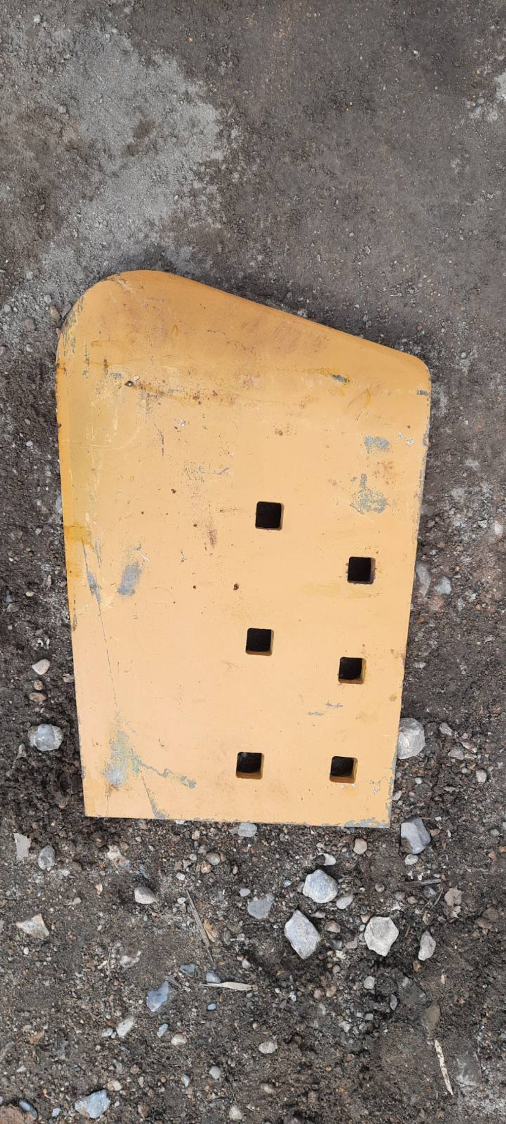 Нож Komatsu D85 боковой правый 150-70-21346