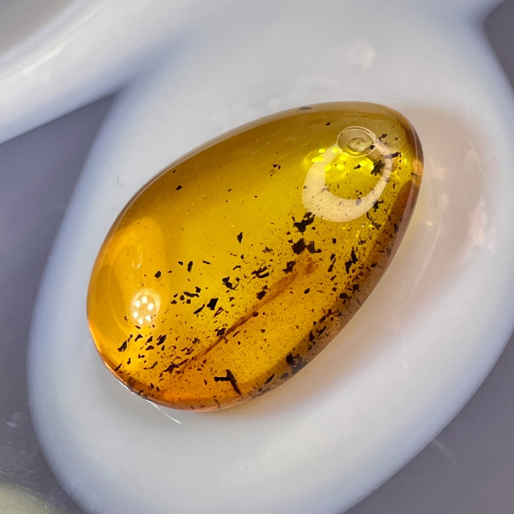 50560  Янтарь Кулон с живностью 20*30мм