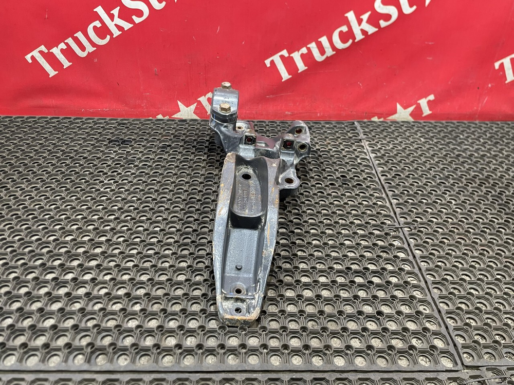 Кронштейн пневморессоры левый 2018 г.