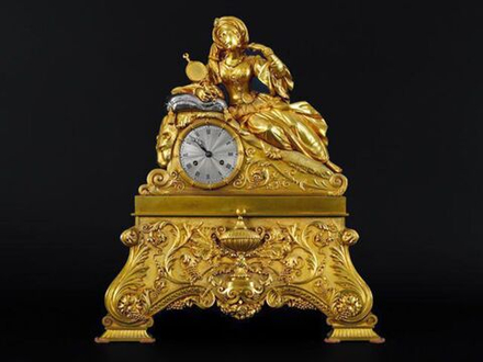 Винтаж: Антикварные Каминные/Кабинетные часы «Девушка на шкуре барса»