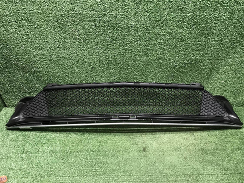 Решетка переднего бампера Mercedes C w205 (18-23)