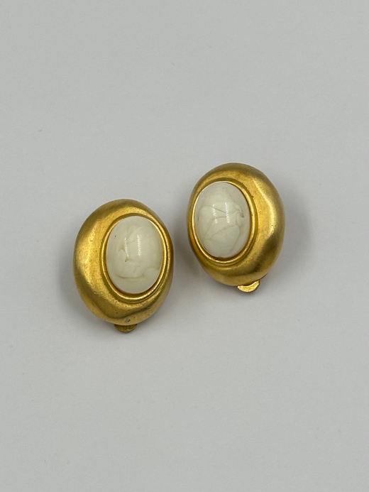 Клипсы с кремовыми кабошонами Givenchy