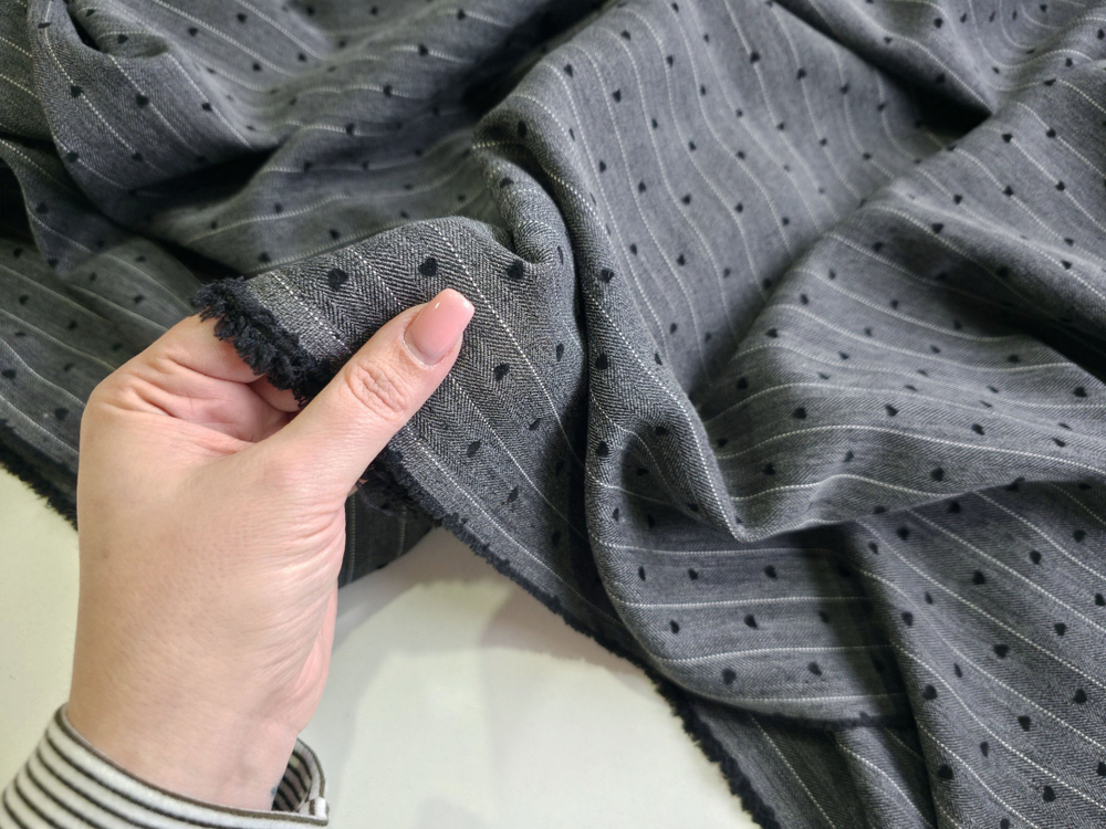 АНТРАЦИТ - Костюмная ткань "елочка" с сердечками (1392 Евгения)