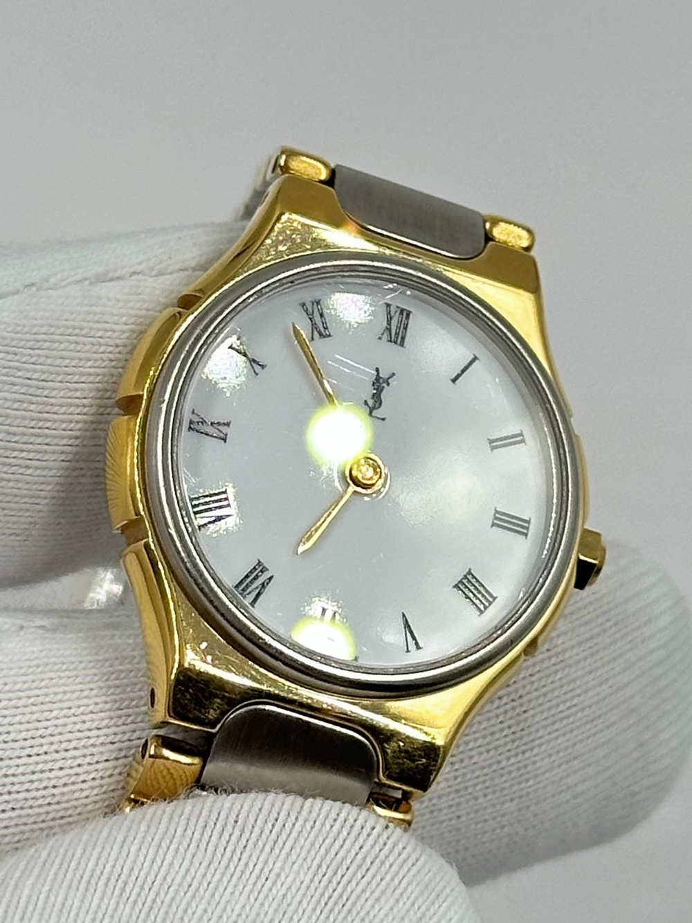 Часы Yves Saint Laurent