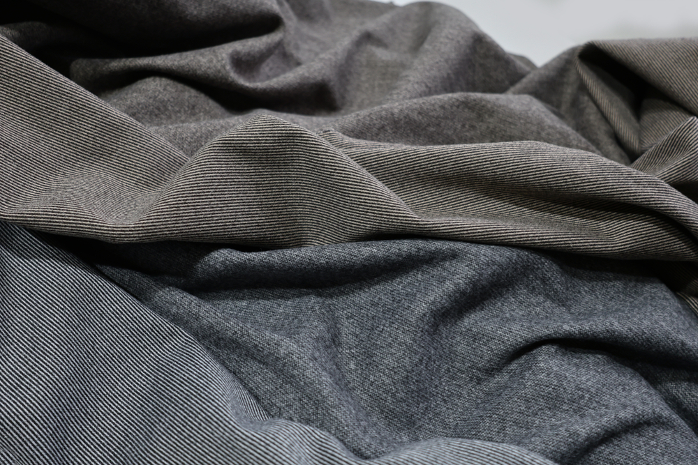 СЕРЫЙ - Трикотаж БРАШ полосочка (КРВ602 Елена) (к0 дефект кромки)