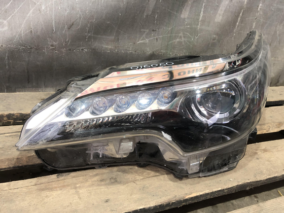 Фара левая LED Toyota Fortuner 2 15-20 Б/У Оригинал 811500KB90