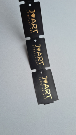 Печать золотым на черных бирках