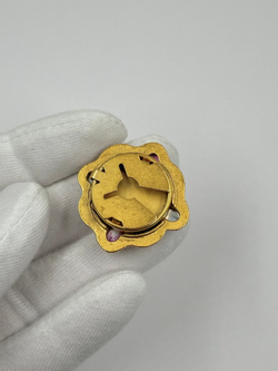 Накладка на пуговицу с разноцветными вставками