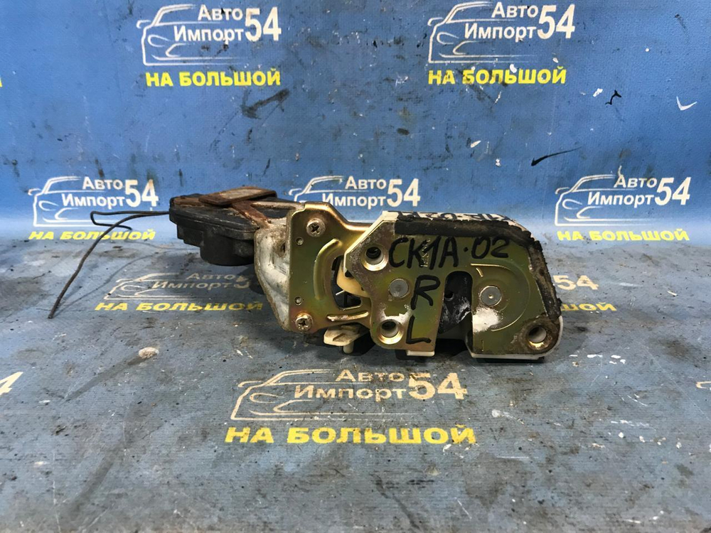 Замок двери задней левой MITSUBISHI LANCER 2000