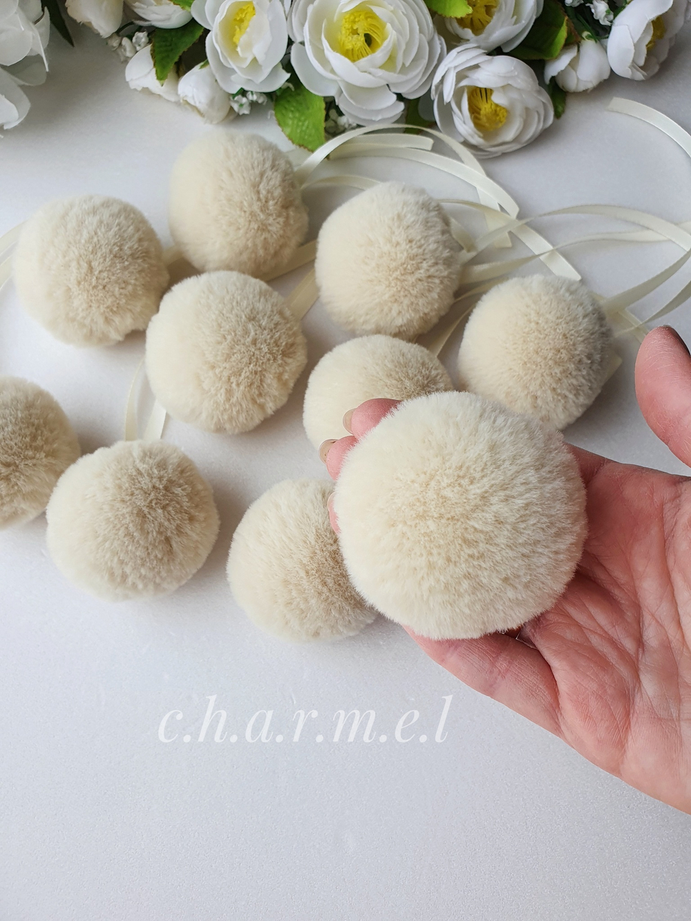 Помпоны из эко-меха, 6-7 см, цвет Сливочный, 2 штуки