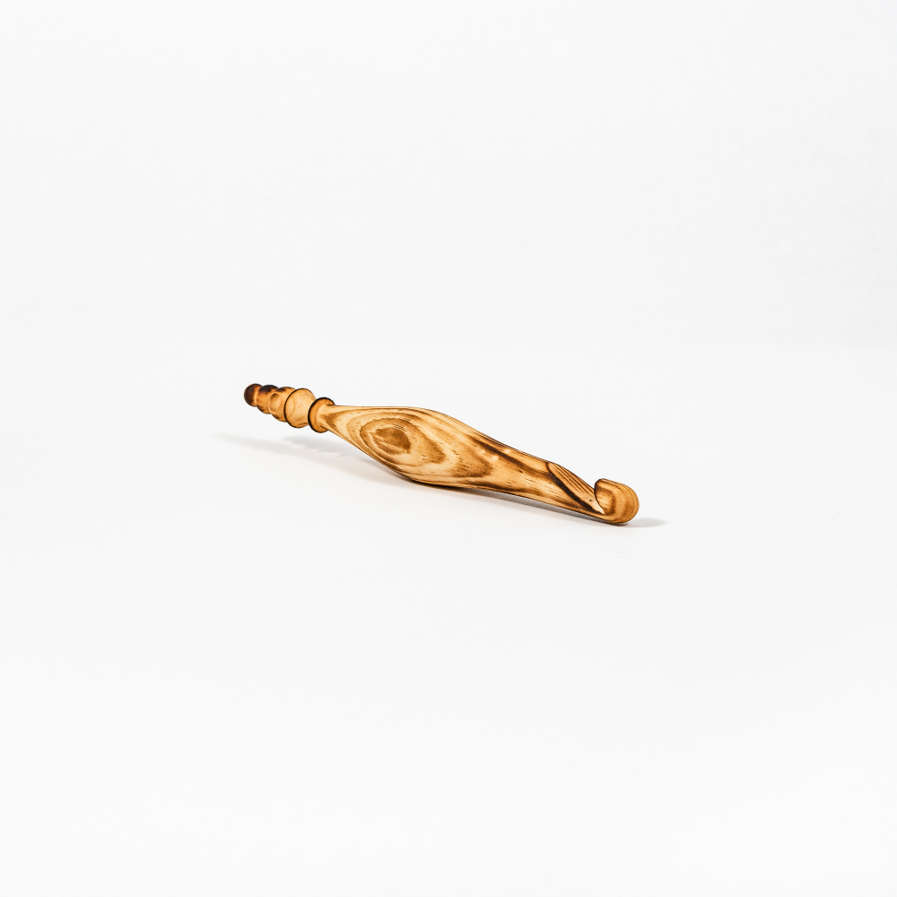 Деревянный крючок для вязания из древесины кедра 11 мм. K258