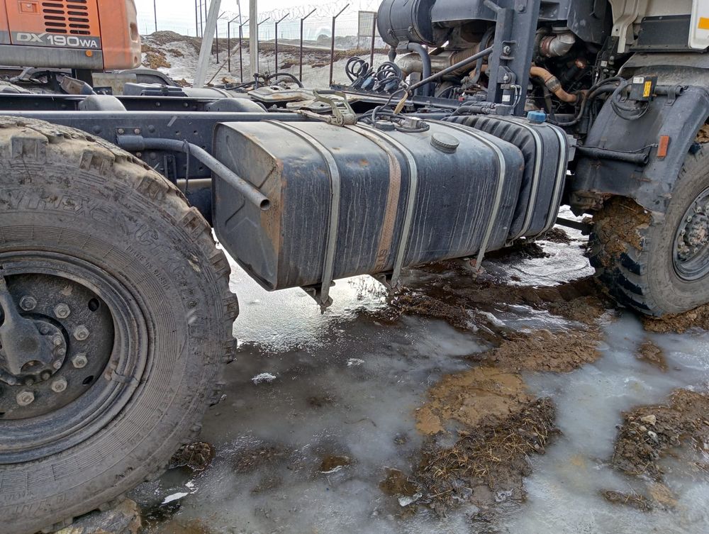 КамАЗ 53504 6x6 Седельный тягач 53504-50 (Дизельный, 11,8 л, 300 л.с., МТ)