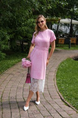 Платье-футболка из хлопка в розовом цвете