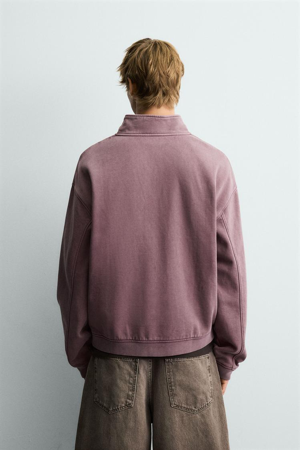 ZARA ТОЛСТОВКА С ЭФФЕКТОМ ПОТЕРТОСТИ И ВОРОТНИКОМ НА МОЛНИИ, МАЛИНОВЫЙ