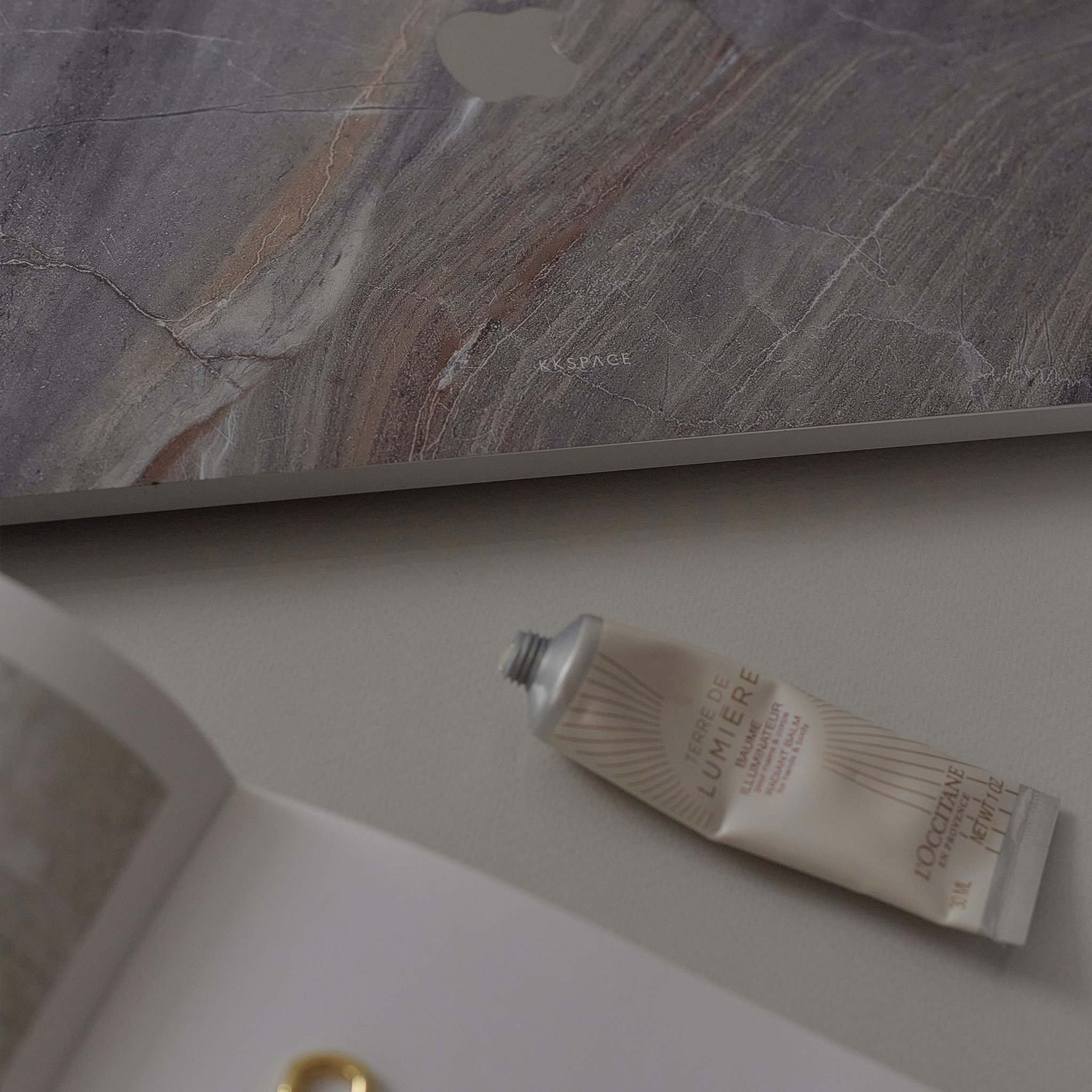 Виниловая наклейка SURFACE для MacBook